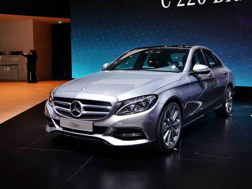 奔馳安全警示 部分進口C級與E級汽車被召回，車主應如何應對？